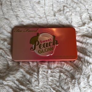 Too Faced Sweet Peach Glow Palette